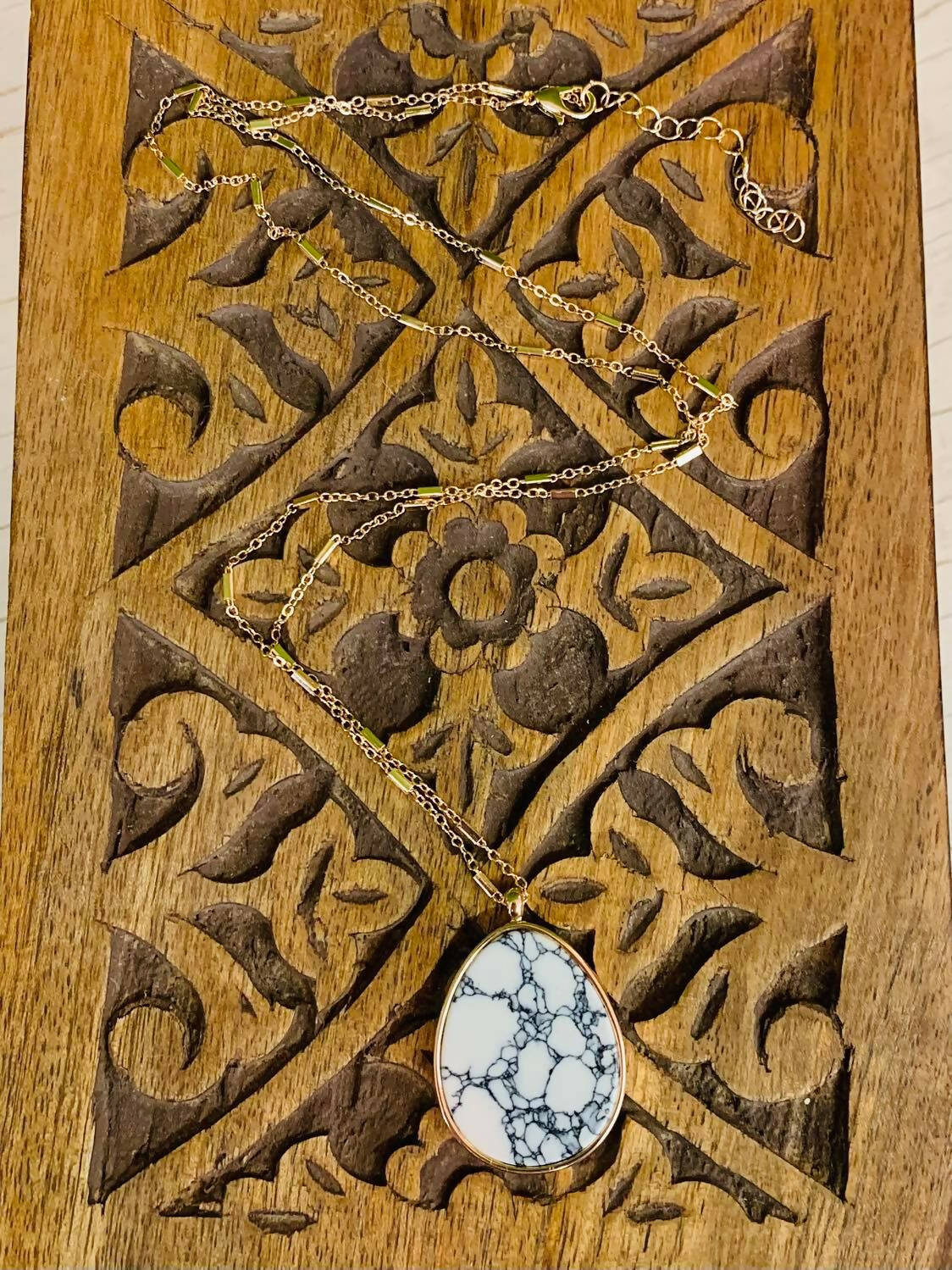 Rae White Teardrop NK